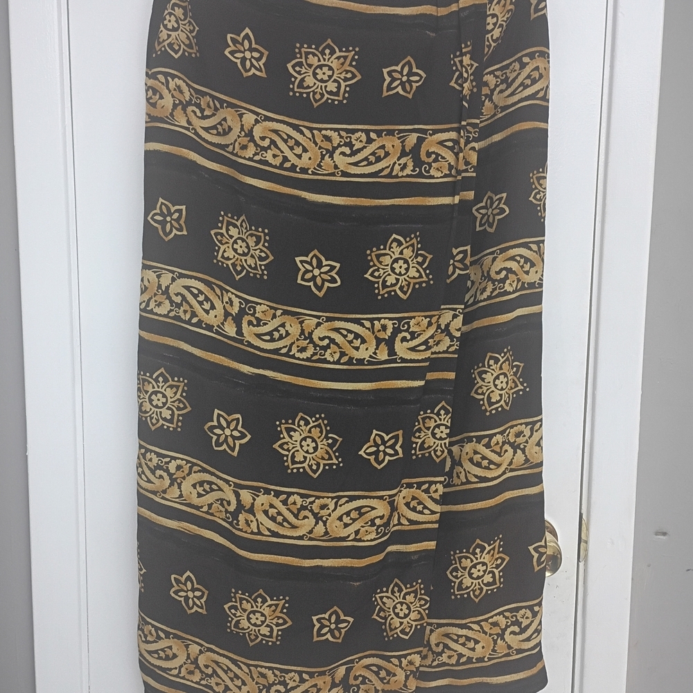 Chaus Black and Gold Floral Skirt